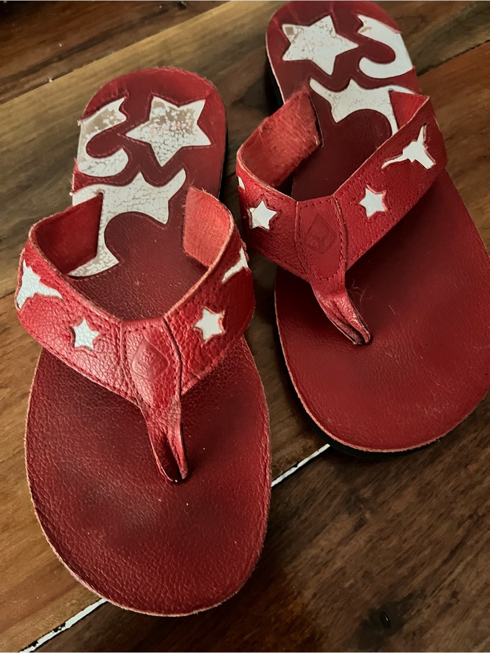 Volcom Red Leather Flip-Flopb with White Texas Longhorn and Star cutouts Size 6